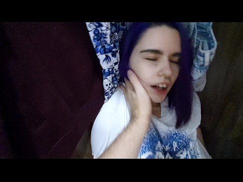 ❤️ 在衣柜里发现我的妹妹并帮助她射精 ❤❌ Porno vk